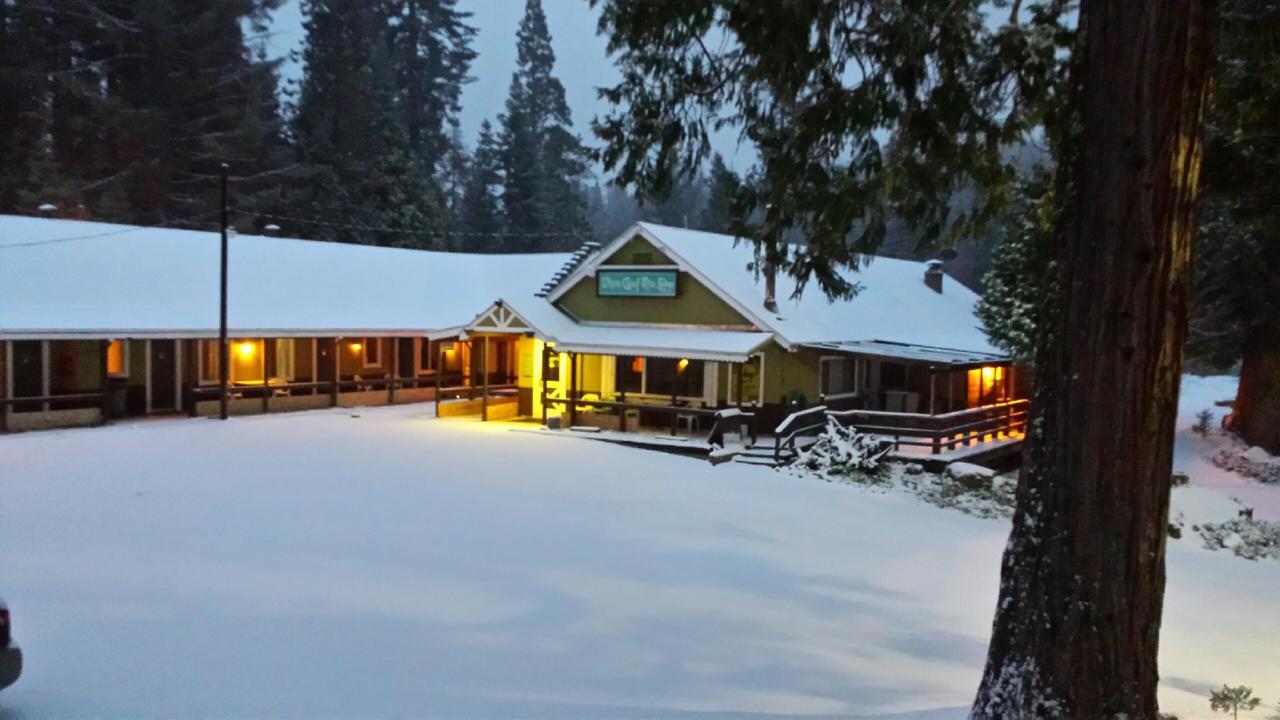 White Chief Mountain Lodge Fish Camp Exterior photo